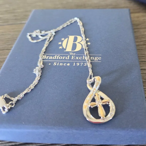 Bradford Exchange Footprints in the Sand Infinity Necklace - Picture 14 of 15